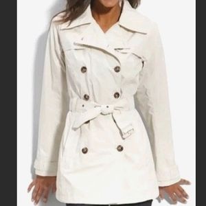 The North Face Cream HyVent Waterproof Trench Coat